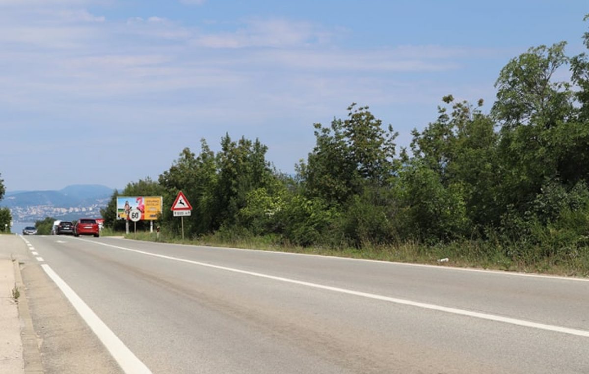 Vozač u Vrbniku teško ozlijedio dvoje motociklista pa pobjegao s mjesta nesreće