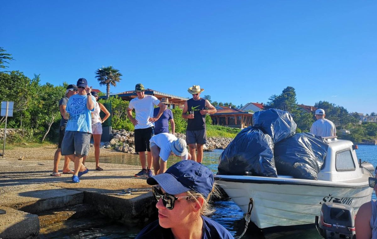 FOTO Akcija čišćenja plaža Dobrinjštine okupila je rekordan broj volontera. Bravo svima!