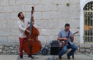 VIDEO Jazz čarolija na Placi uz Vedrana Ružića i Darka Jurkovića Charlieja