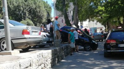 Nesvakidašnja nezgoda u Krku: “prečicom” s parkirališta na prometnicu