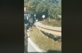 VIDEO Ovakvu šetnju ljubimca ne viđa se baš često: Magarca za traktor pa u đir po otoku