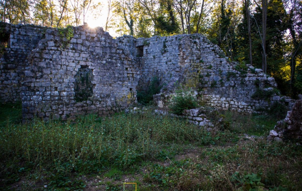 Velika akcija čišćenja kaštela Gradec
