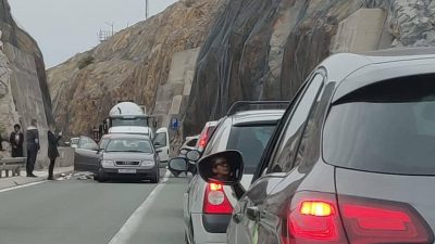 FOTO/VIDEO Prometna nesreća na Krčkom mostu jutros prekinula promet i uzrokovala velike zastoje
