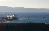 LNG Croatia u problemima zbog bure, tri remorkera stigla upomoć: “Moglo bi završiti katastrofom za cijeli Kvarner”