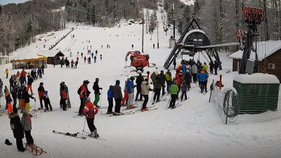Skijaši okupirali Platak, gužva i na delničkom Klizalištu