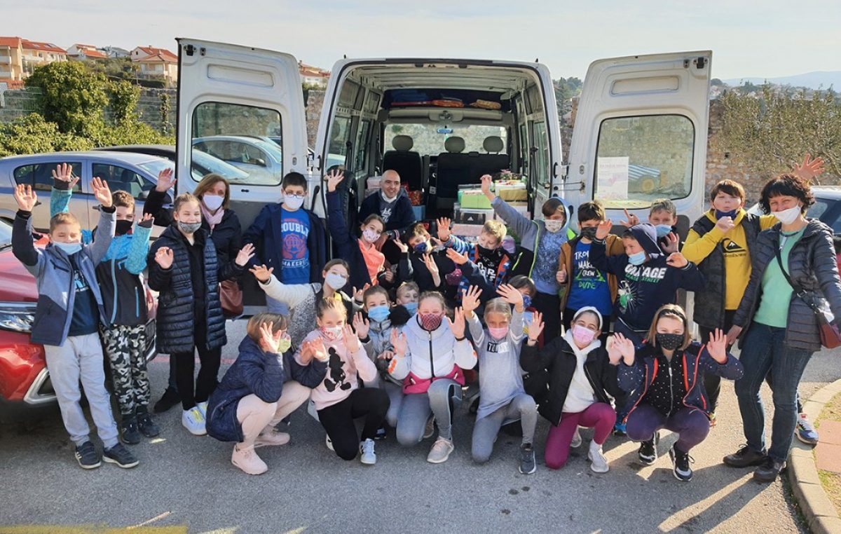 FOTO Krčani prikupili više od 2 tisuće kilograma hrane za stradale od potresa, mališani poslali preko 800 darova vršnjacima u Sisak