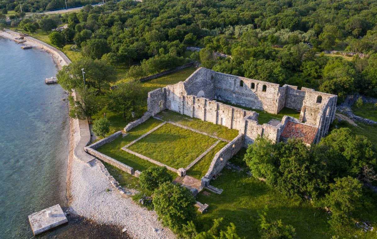Poziv mladima za studijski posjet arheološkim parkovima u Italiji, Albaniji, Sloveniji, Grčkoj i Hrvatskoj tijekom ljeta 2022. godine