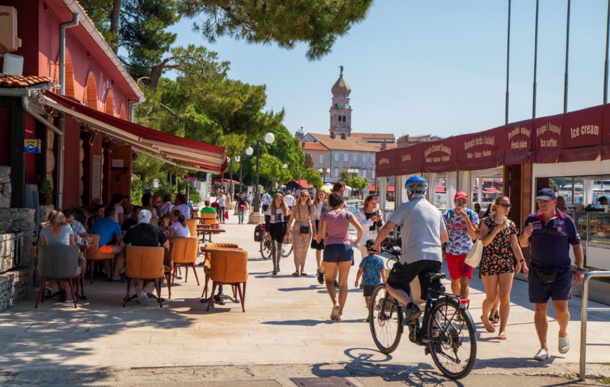 Grad Krk i plaža Redagara u top 6 svjetskih pet friendly destinacija prema izboru korisnika Booking.coma