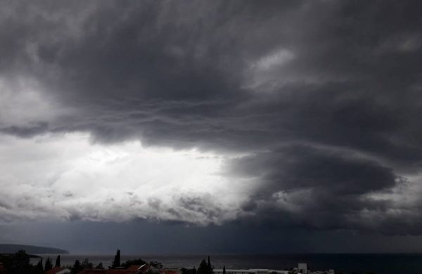 Krčki most zatvoren za I. i II. skupinu vozila, očekuje se orkanska bura