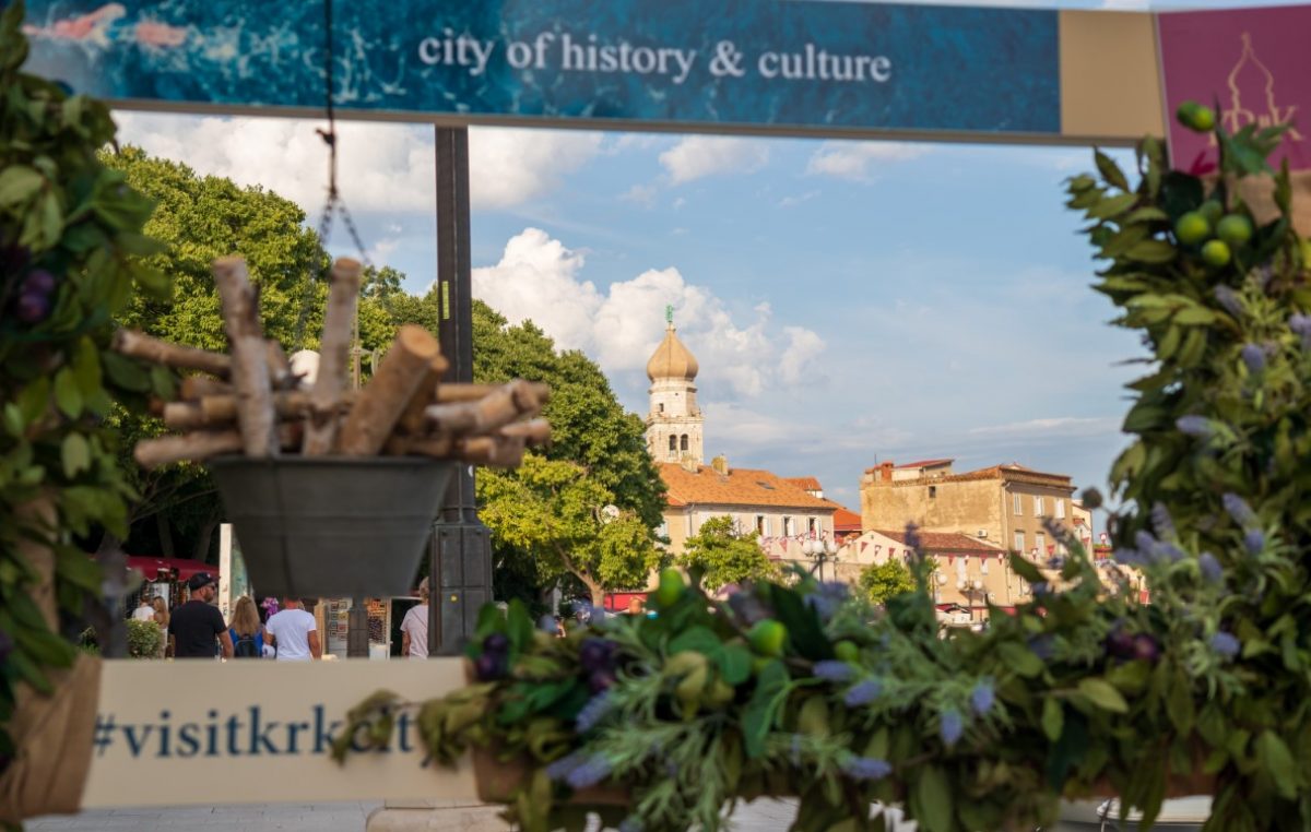 Raspisan Javni poziv za dodjelu potpore za programe, događanja i manifestacije u turizmu na području grada Krka u 2023. godini