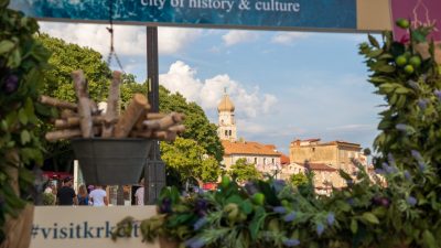 Raspisan Javni poziv za dodjelu potpore za programe, događanja i manifestacije u turizmu na području grada Krka u 2023. godini