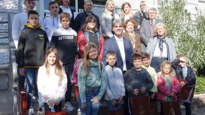 Školarci iz Krka i Vrha svoje maslinarske aktivnosti prezentirali gradonačelniku Vasiliću