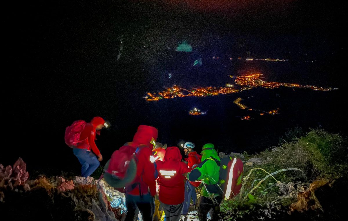 Iznemogli i pothlađeni: Petero planinara zalutalo na području Baške, HGSS ih usred noći spuštao s brda