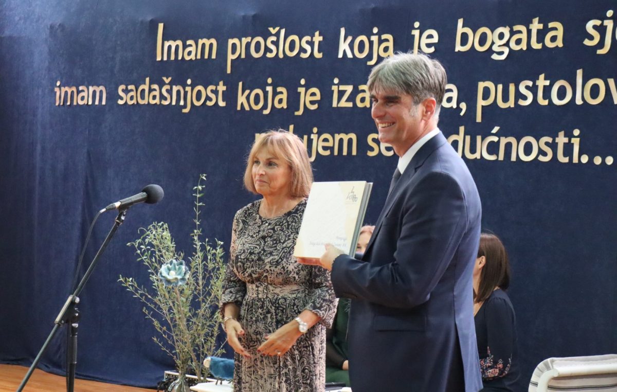 FOTO Spomen pločom, monografijom i bogatim programom obilježen 100. rođendan Srednje škole Hrvatski kralj Zvonimir u Krku