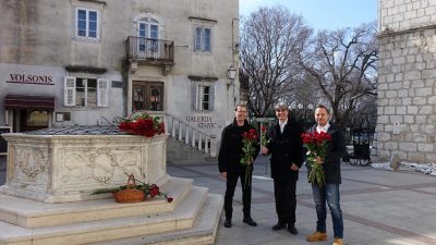 Čelnici Grada Krka povodom Dana žena sugrađanke darivali ružama