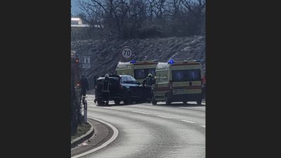 Prometna nesreća kod Krčkog mosta, hitna pomoć i vatrogasci na terenu