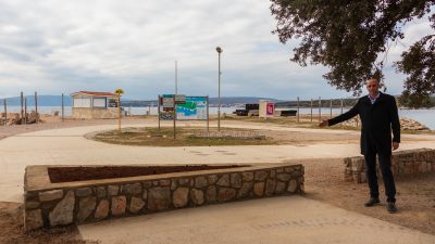 Punat: Na prilazu plaži Punta de bij izgrađen zid, načelnik Strčić najavljuje prijavu USKOK-u