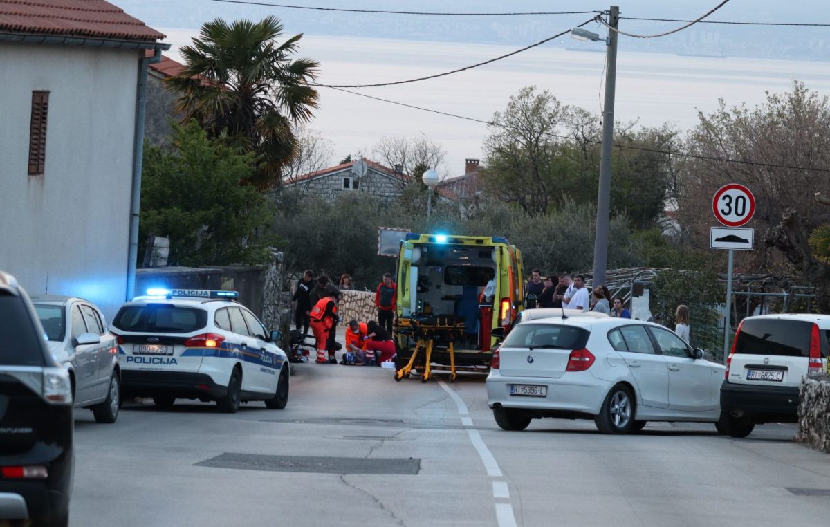 FOTO Teža prometna nesreća u Bogovićima, ozlijeđen motociklist