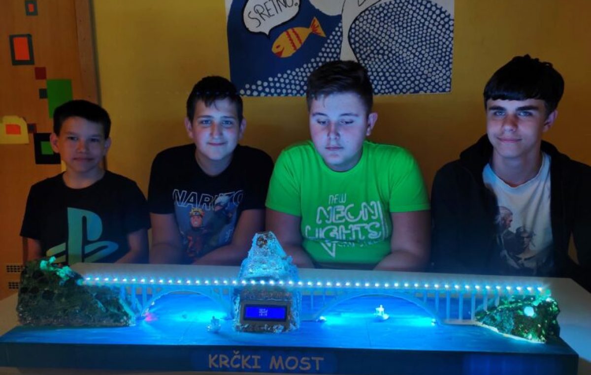 Krčki osnovnoškolci izradili moderniziranu maketu Krčkog mosta za Generaciju NOW