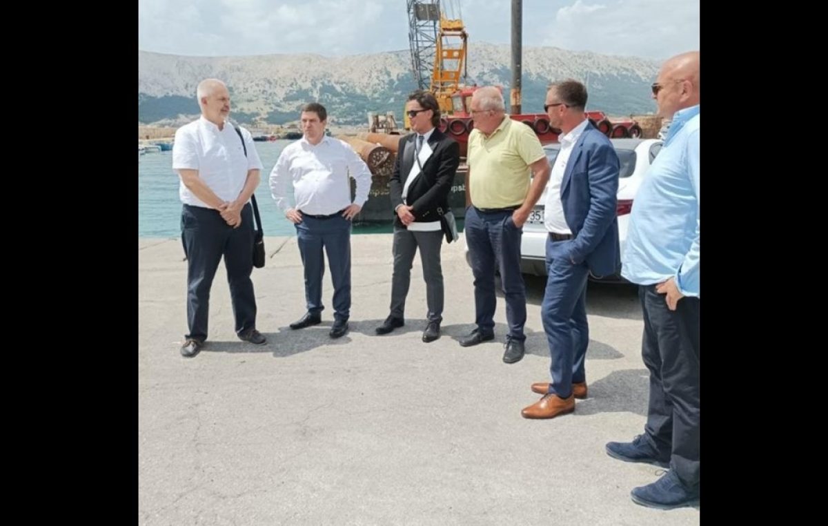Ministar Butković obišao gradilište luke Baška i sudjelovao na svečanoj sjednici Općine