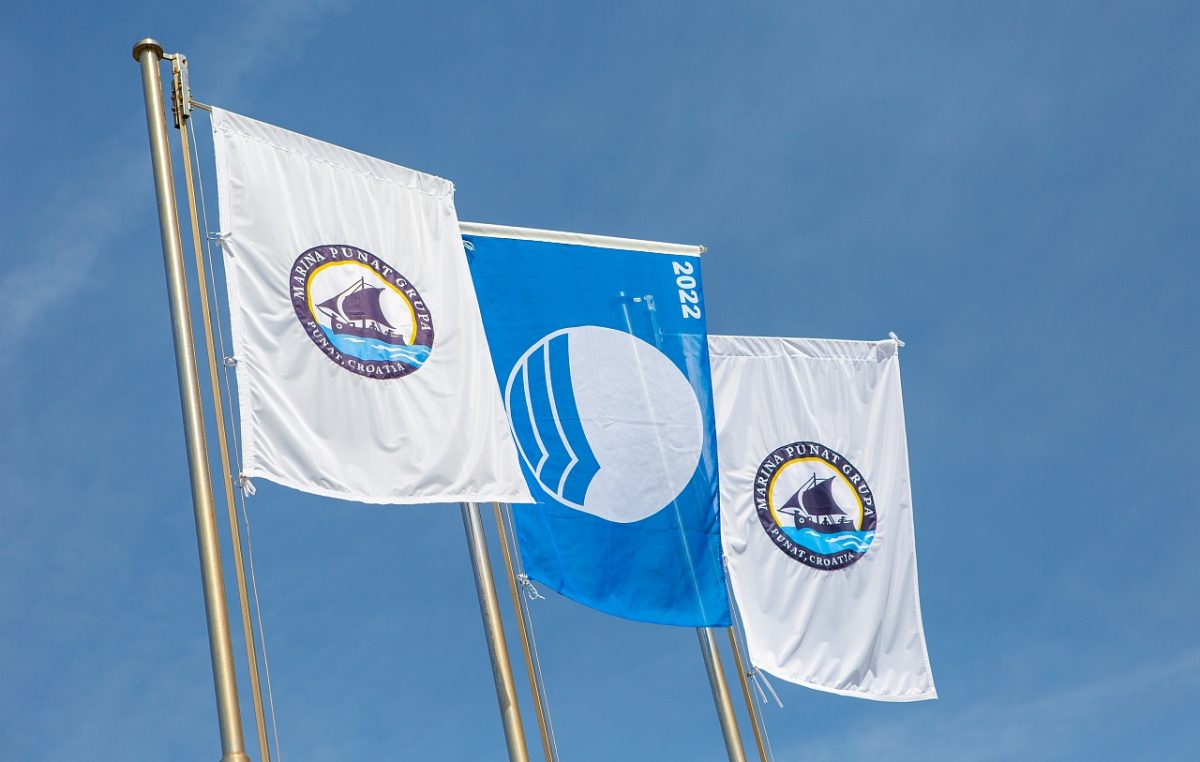 Podignuta 25. plava zastava u Marini Punat