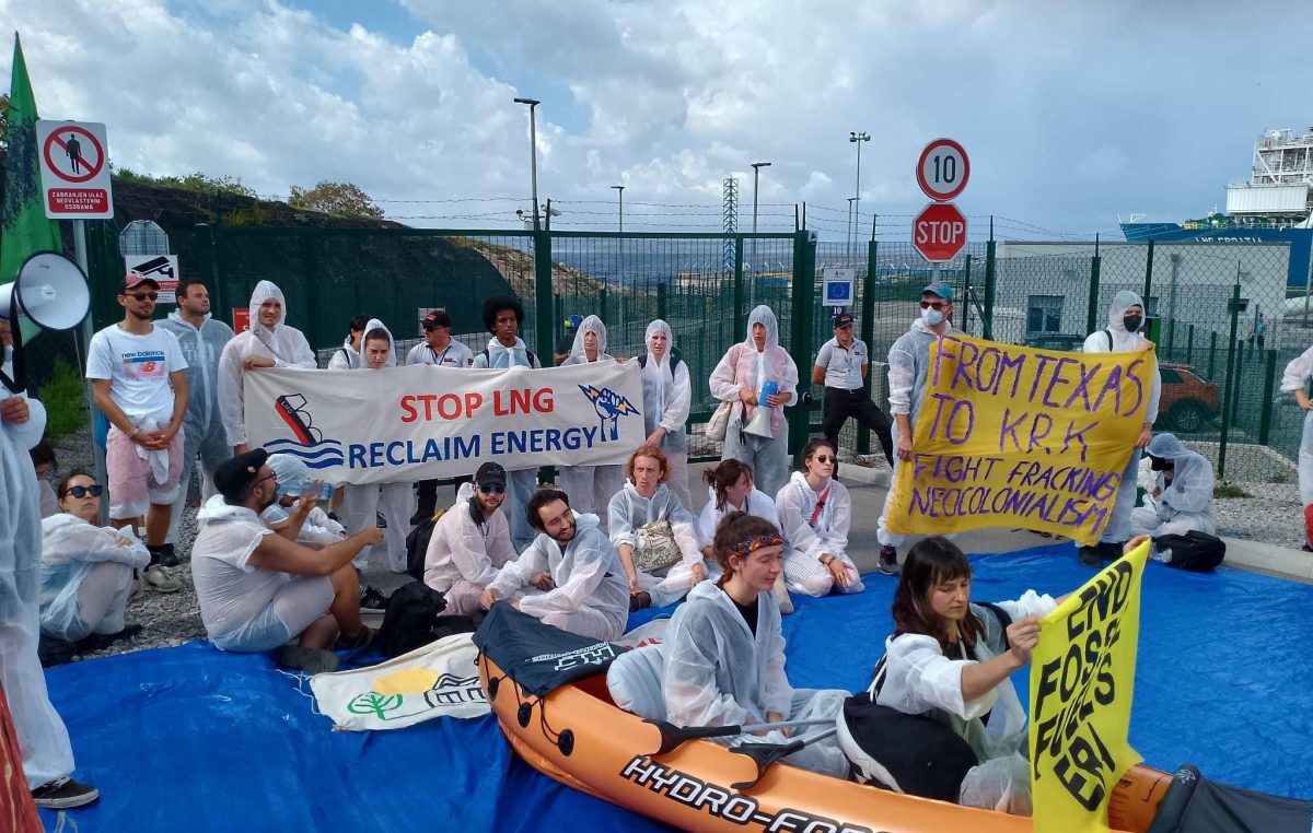 Aktivisti Extinction Rebelliona blokirali ulaz u LNG u Omišlju
