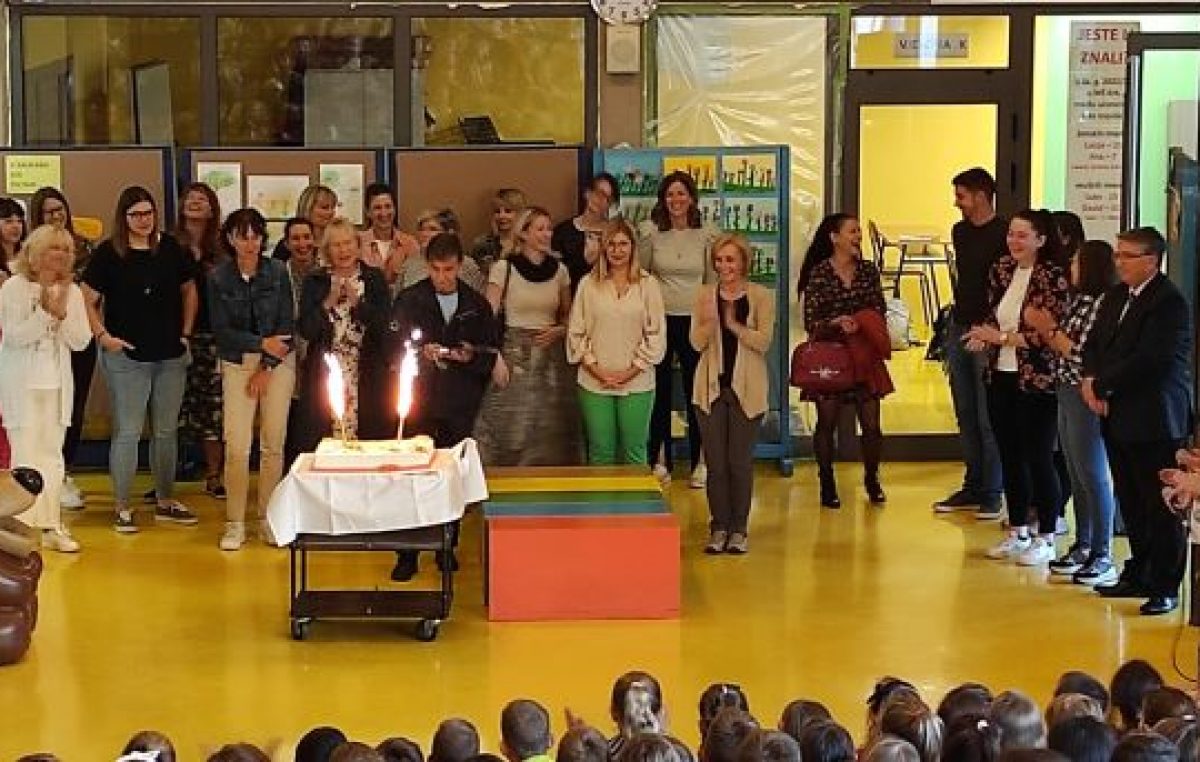 Uz svečanu tortu u OŠ Krk obilježen Svjetski dan učitelja