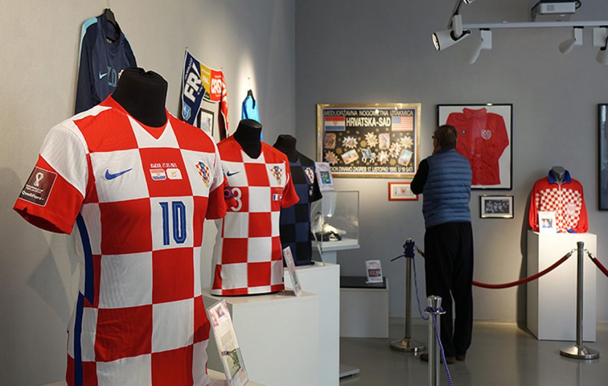 Nogometne memorabilije u Galeriji Decumanus: Izložba Ovdje igra Hrvatska! kao uvertira u SP