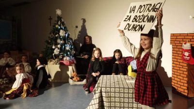 Bašćanski vrtićarci razveselili publiku glazbeno-scenskim igrokazom „Va potragi za božićnin duhon“