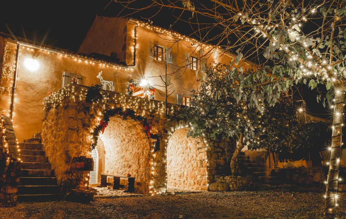 Božićna čarolija u Dubašnici: U Malinskoj se otvara Kuća Djeda Božićnjaka