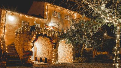Božićna čarolija u Dubašnici: U Malinskoj se otvara Kuća Djeda Božićnjaka