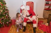 FOTO/VIDEO Djed Božićnjak ima novu adresu u Malinskoj. Posjetili smo ga, a možete i vi!