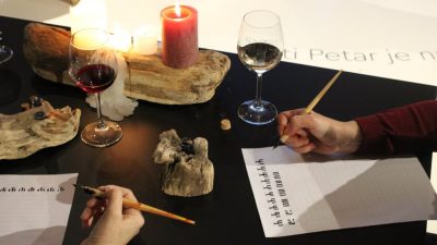 Malinska: Radionica Glagoljske kaligrafije uz svijeće i vino
