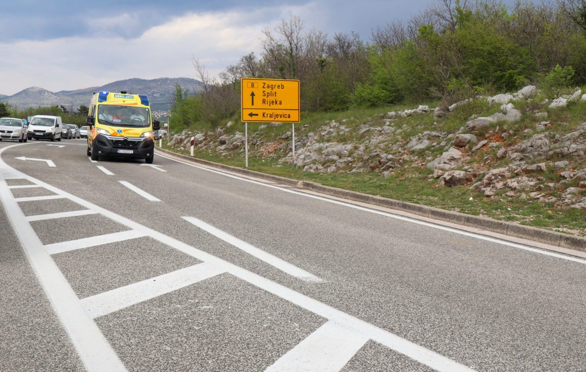 Trudnici je pozlilo u kafiću u Njivicama, usred najvećih gužvi na cestama. Ovo je njena priča