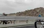 VIDEO Evo kako to izgleda kada biciklisti prelaze Krčki most po olujnoj buri