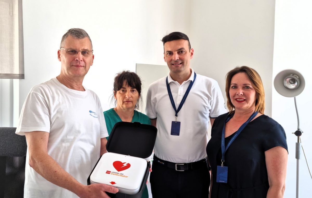 Oni čine razliku: Marina Punat donirala novi defibrilator puntarskoj ambulanti