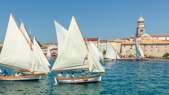 29. Krčka jedra u znaku 150 godina JK Plav: Noćni ples barki, regata i koncerti klapa Cambi i Luka