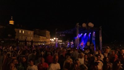 FOTO/VIDEO Hari Rončević odličnim koncertom u Krku proslavio 30 godina karijere