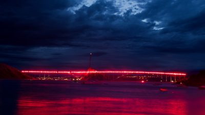 VIDEO Svjetlo u tami za stradale branitelje: 222 baklje rastjerale oblake nad Krčkim mostom