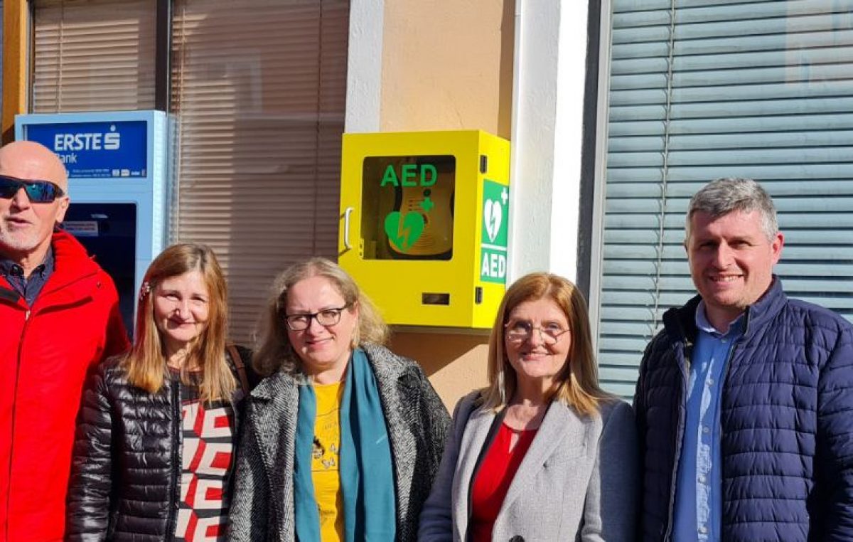 Primorsko-goranska županija donirala defibrilator Brodu na Kupi