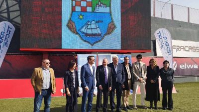 Na nogometnom igralištu Krimeja predstavljan novi stadionski semafor