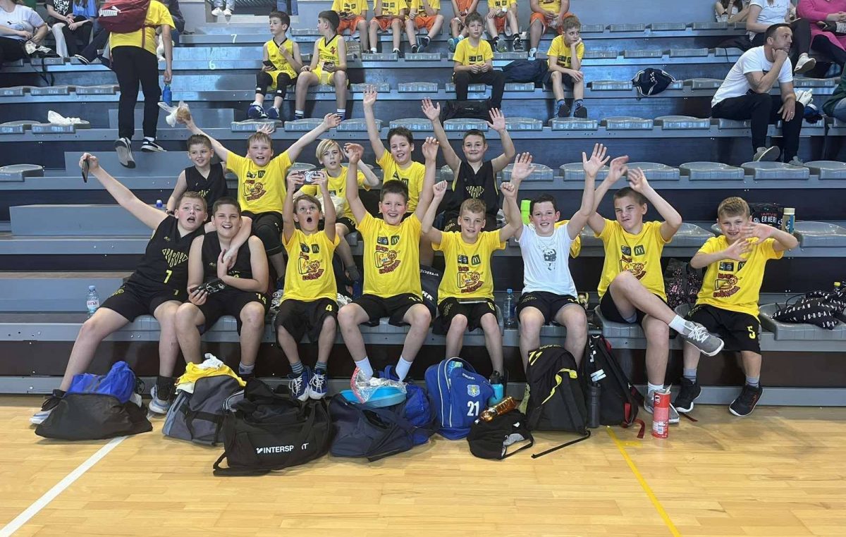 FOTO Krčki minibasketaši sudjelovali na regionalnom košarkaškom turniru u Pazinu