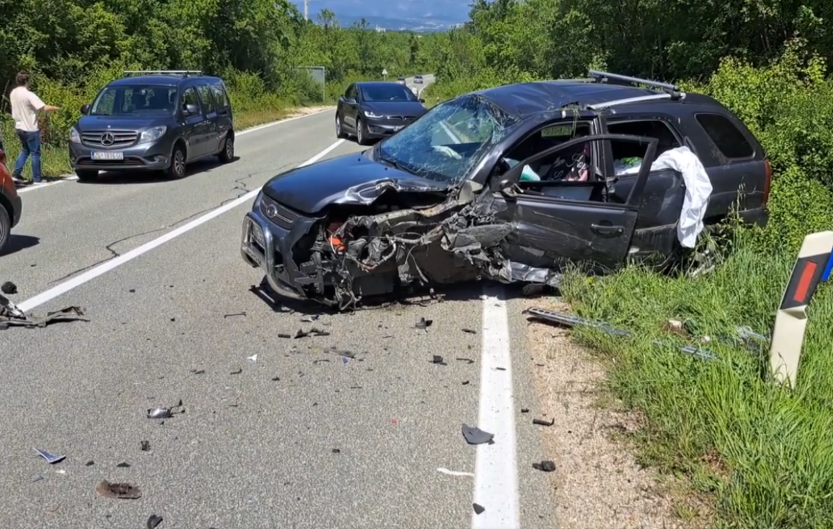 [FOTO] Maju i Martinu su izvukli iz smrskanog auta kod Njivica. Poslale su važnu poruku, morate je pročitati