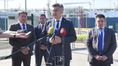 [FOTO] Plenković u Omišlju najavio nova ulaganja u LNG: “Današnjim plinovodom sutra će se transportirati vodik”