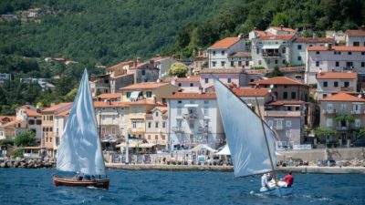 16. Smotra i regata tradicijskih barki uz bogat program u Mošćeničkoj Dragi