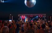 [FOTO/VIDEO] Sjajan disco plesnjak uz Mineu na drugoj večeri Festivala sladoleda u Njivicama