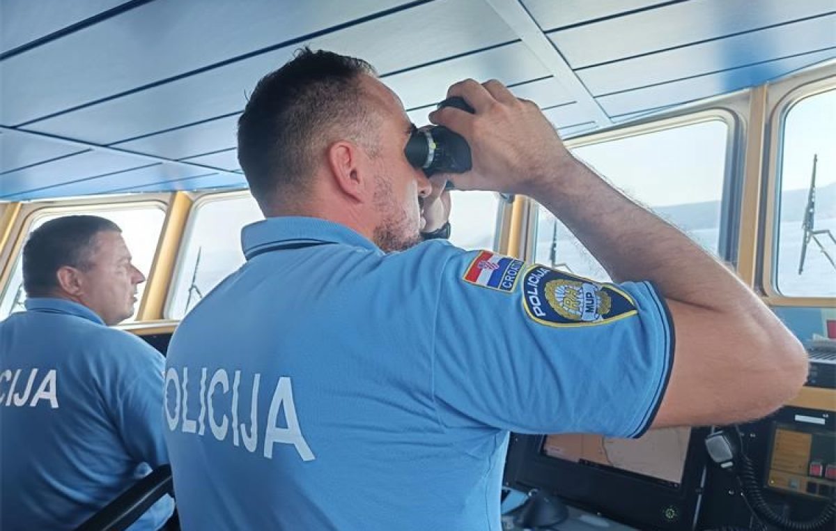 ​Pomorska policija u akciji traganja i spašavanja kod Stare Baške spasila troje njemačkih turista