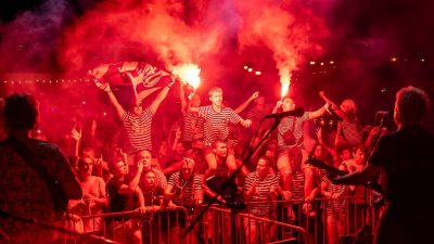 [FOTO/VIDEO] Baklje, vatromet i Dalmatino za još jedan fantastičan Ribarski dan u Baški