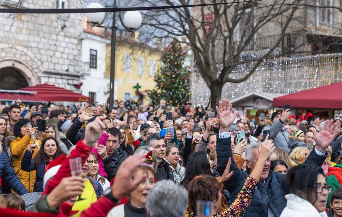 Zdravica u podne i večernji novogodišnji program u gradu Krku