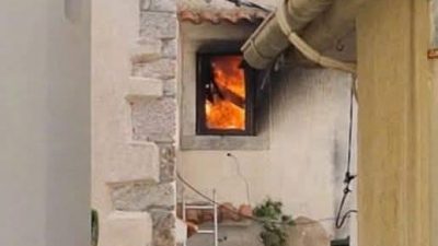 U velikom požaru u Baški izgorjela kuća, vatrogasci spriječili veću tragediju